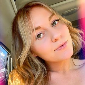 Meet your Posher, Caroline